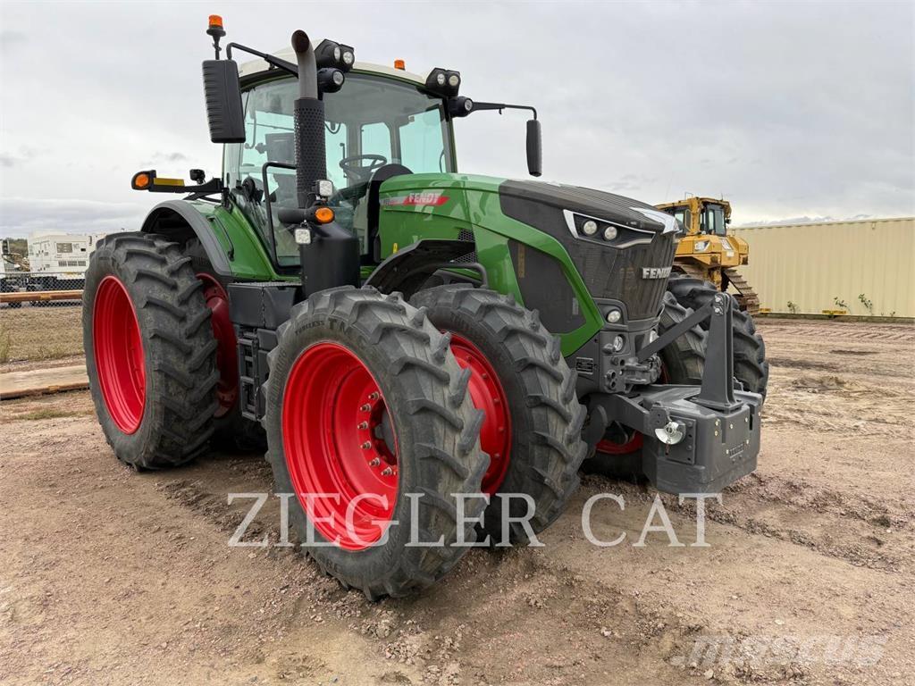 Fendt 933 VARIO Traktorok