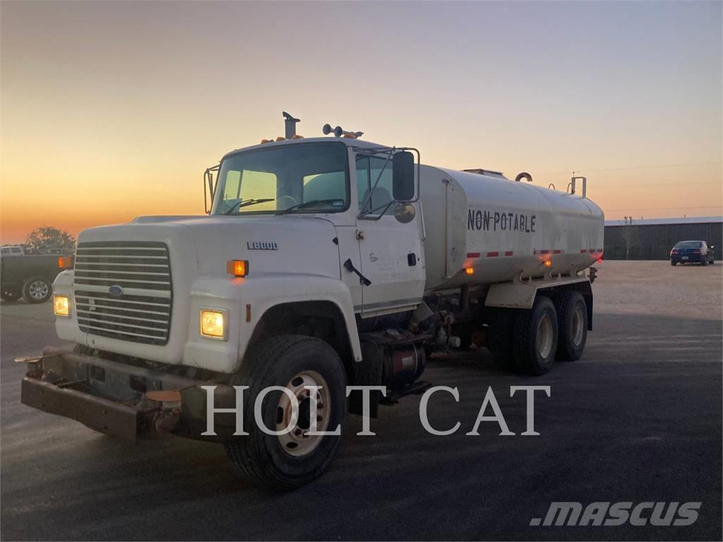 Ford L8000 Tartályos teherautók