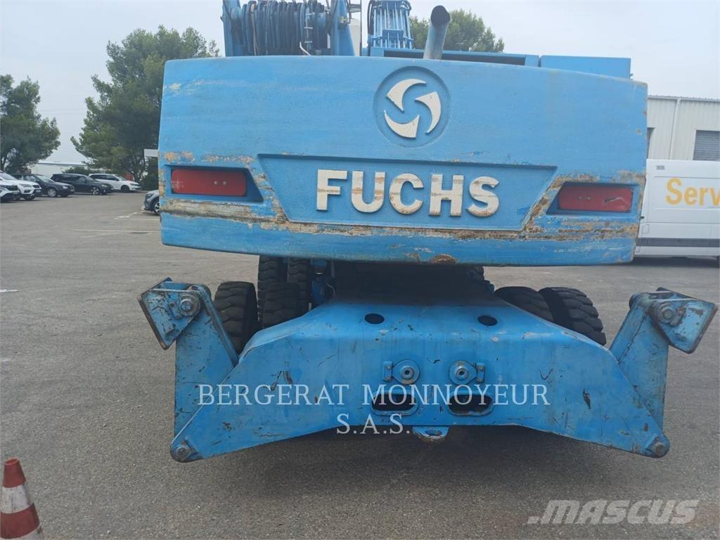 Fuchs MHL320 Gumikerekes kotrók