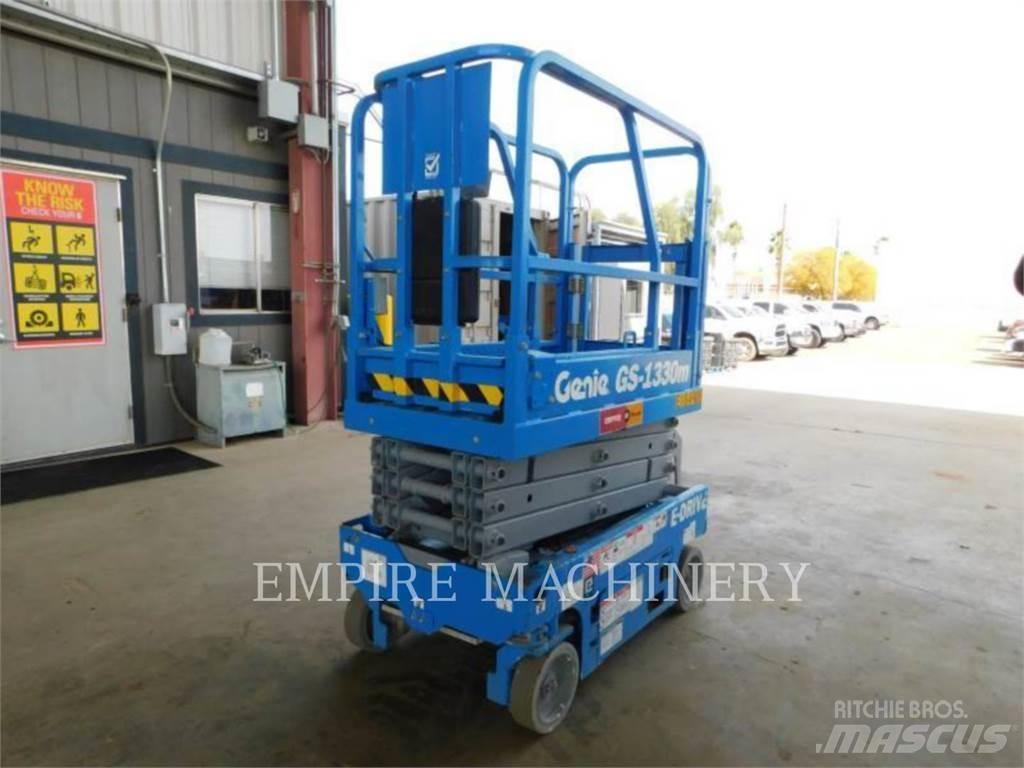 Genie GS1330 Karos emelők