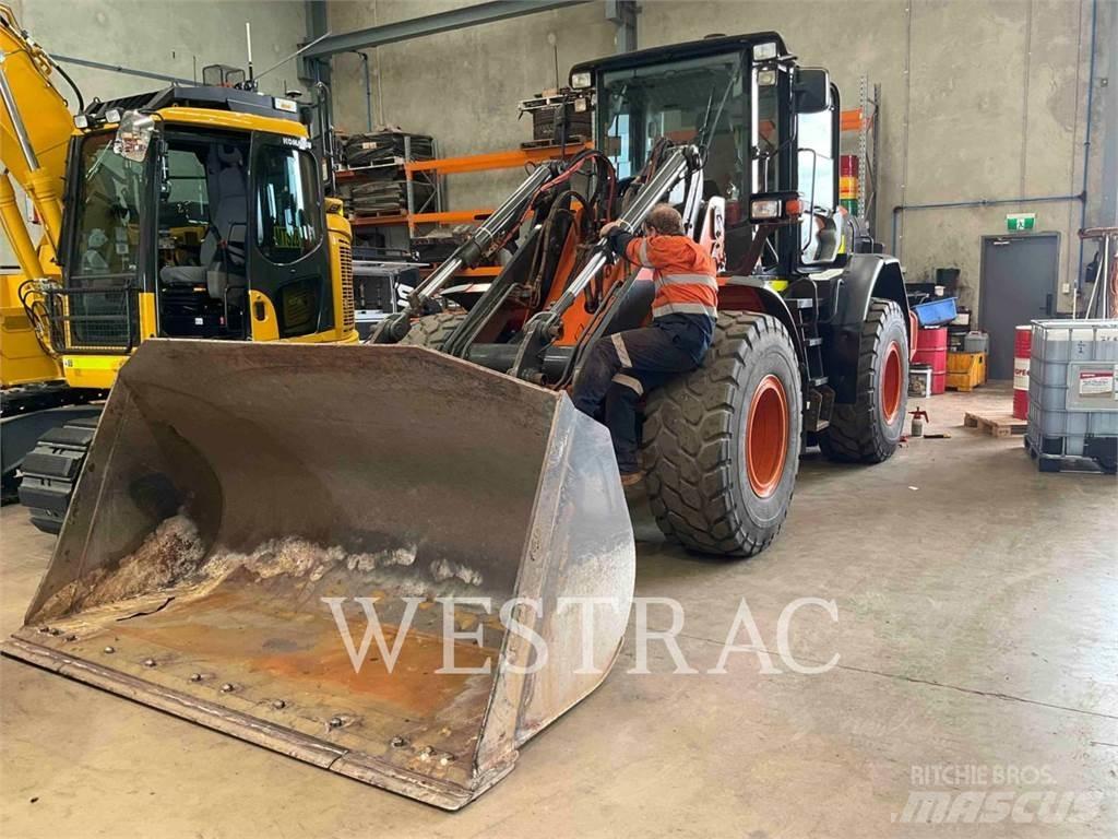 Hitachi ZW180-5B Gumikerekes homlokrakodók