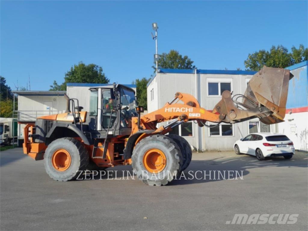 Hitachi ZW250 Gumikerekes homlokrakodók