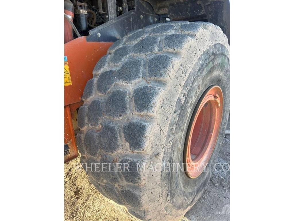 Hitachi ZW250-6 Gumikerekes homlokrakodók
