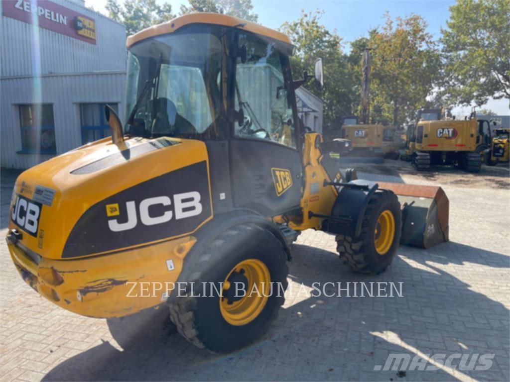 JCB 406 Gumikerekes homlokrakodók