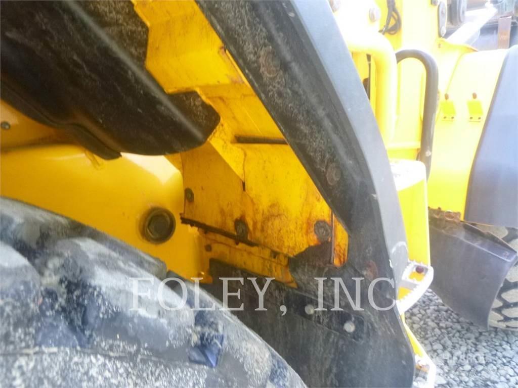 JCB 427 HT T4F Gumikerekes homlokrakodók