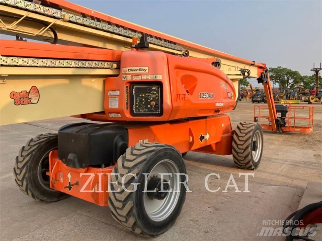 JLG 1250AJP Karos emelők