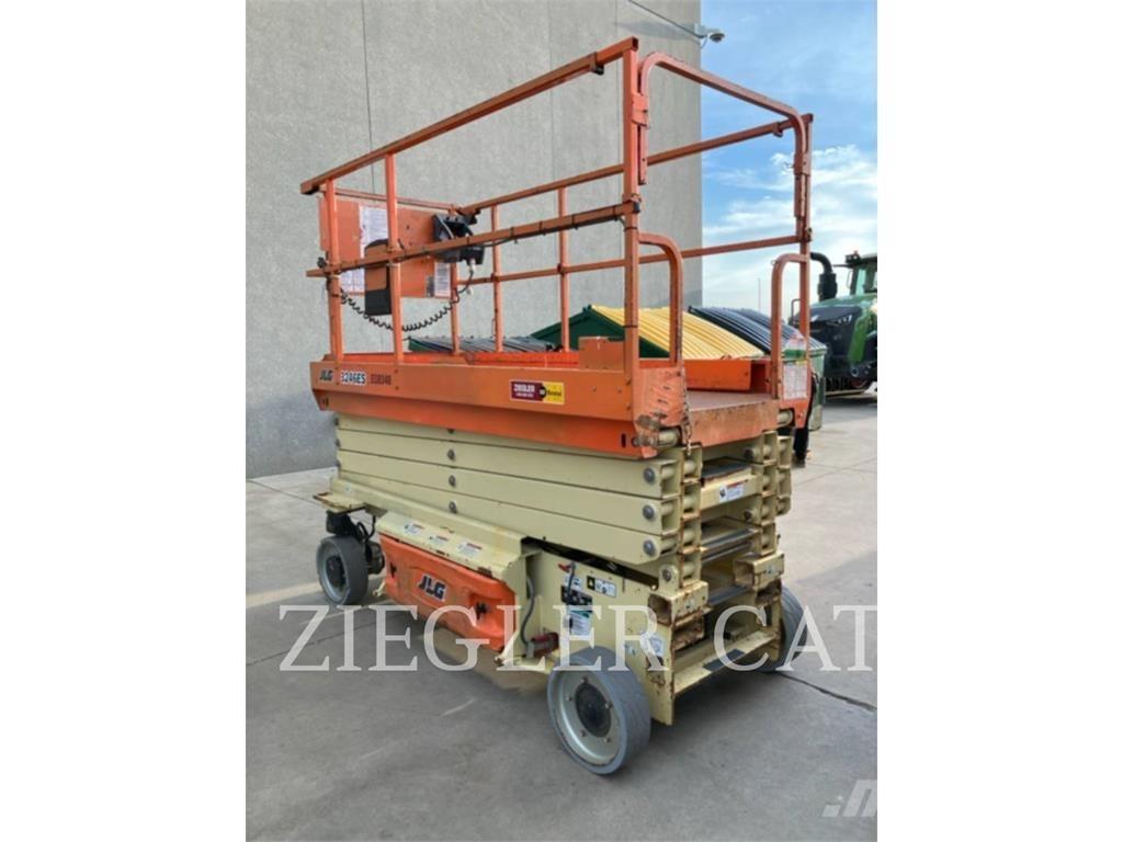 JLG 3246ES Ollós emelők