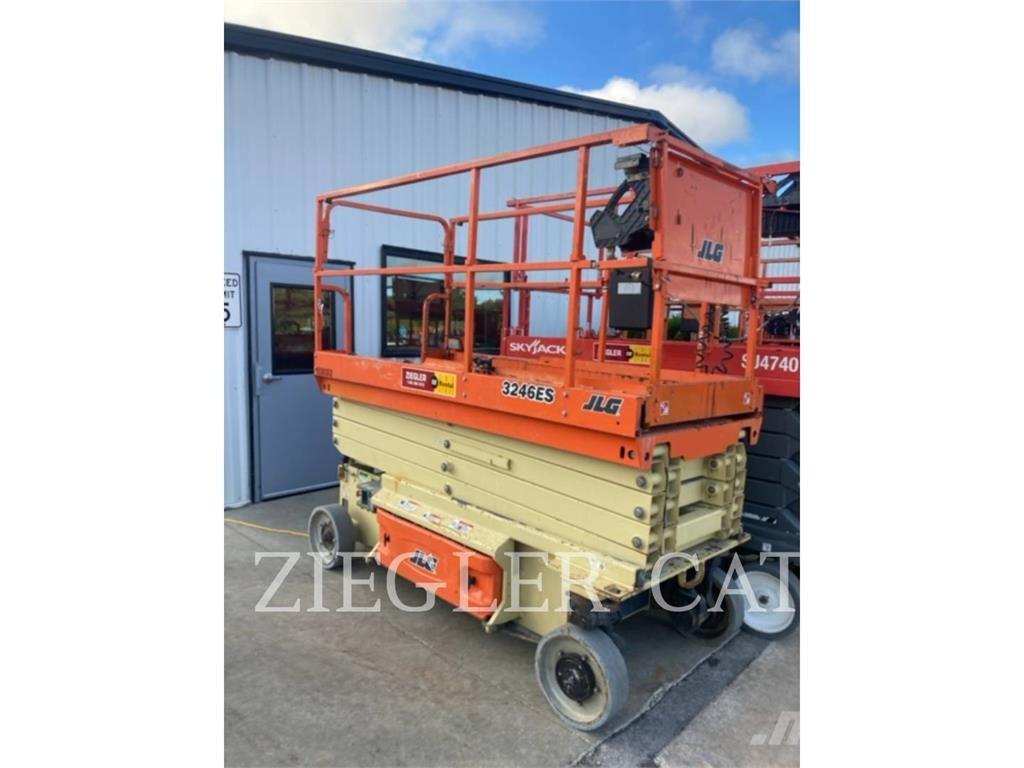 JLG 3246ES Ollós emelők