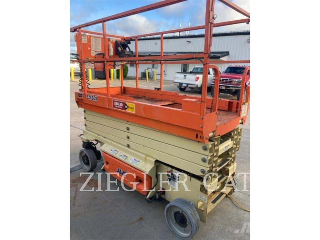 JLG 3246ES Ollós emelők