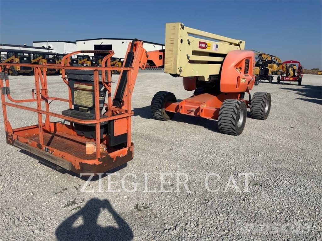 JLG 450AJ Karos emelők