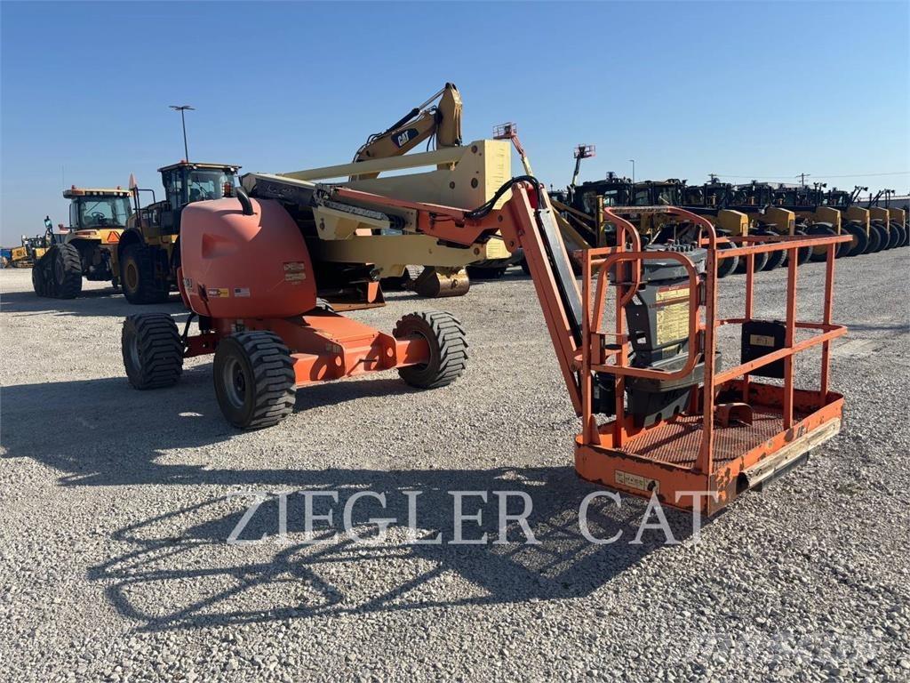 JLG 450AJ Karos emelők