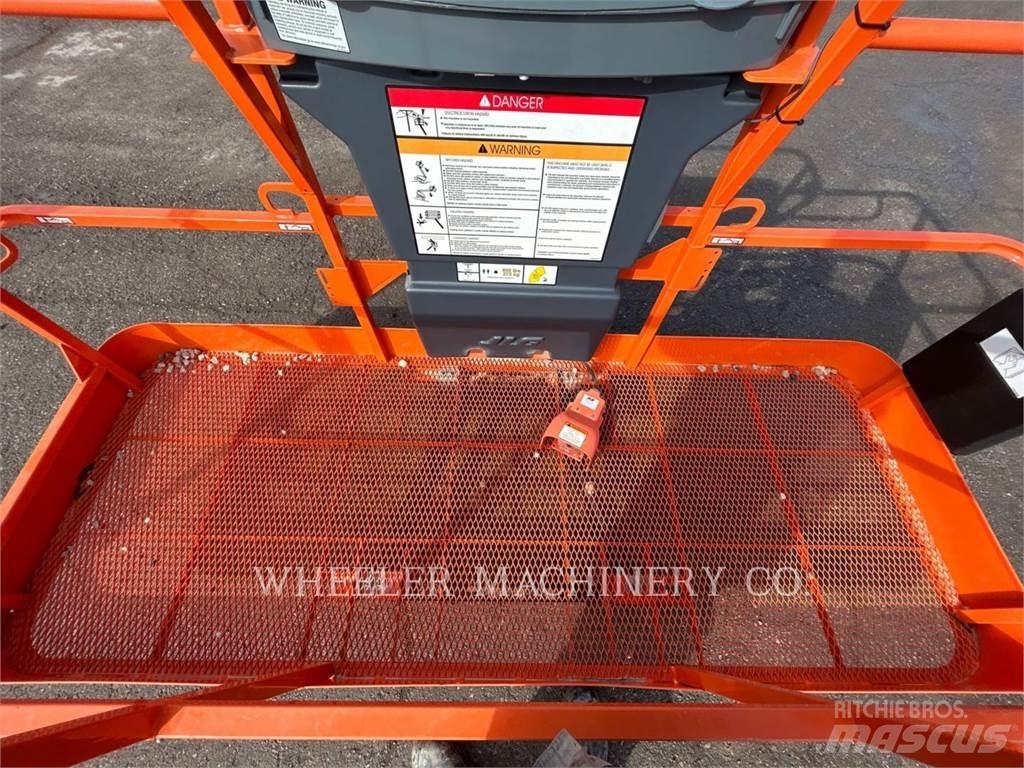 JLG 460SJ Karos emelők