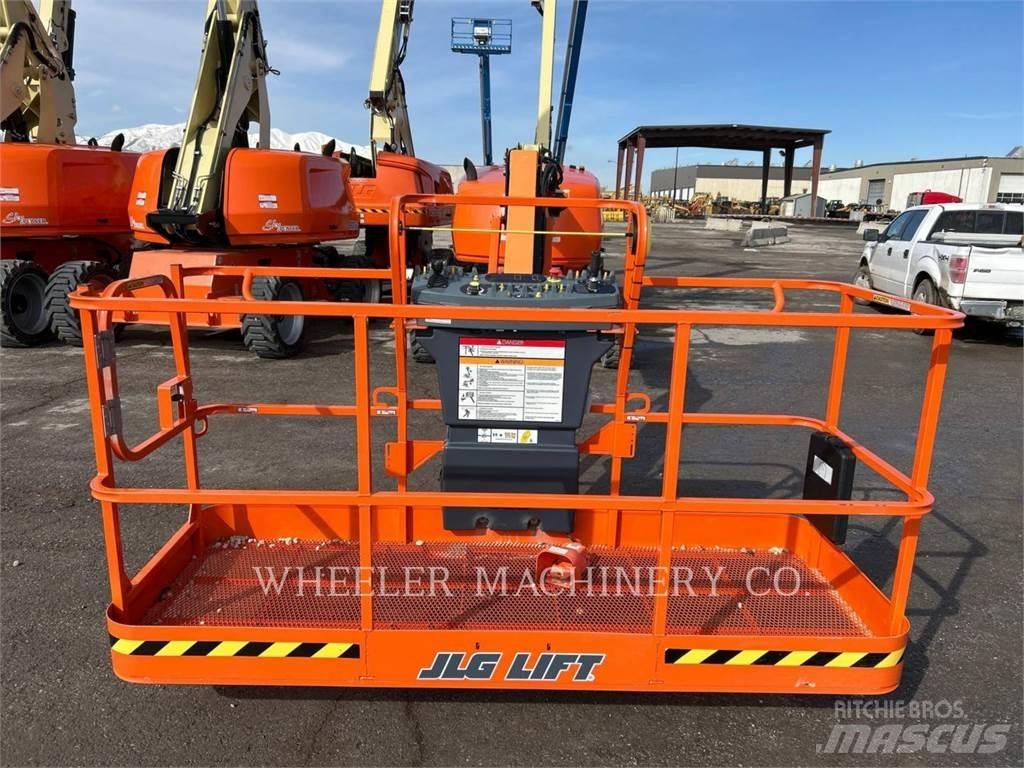 JLG 460SJ Karos emelők