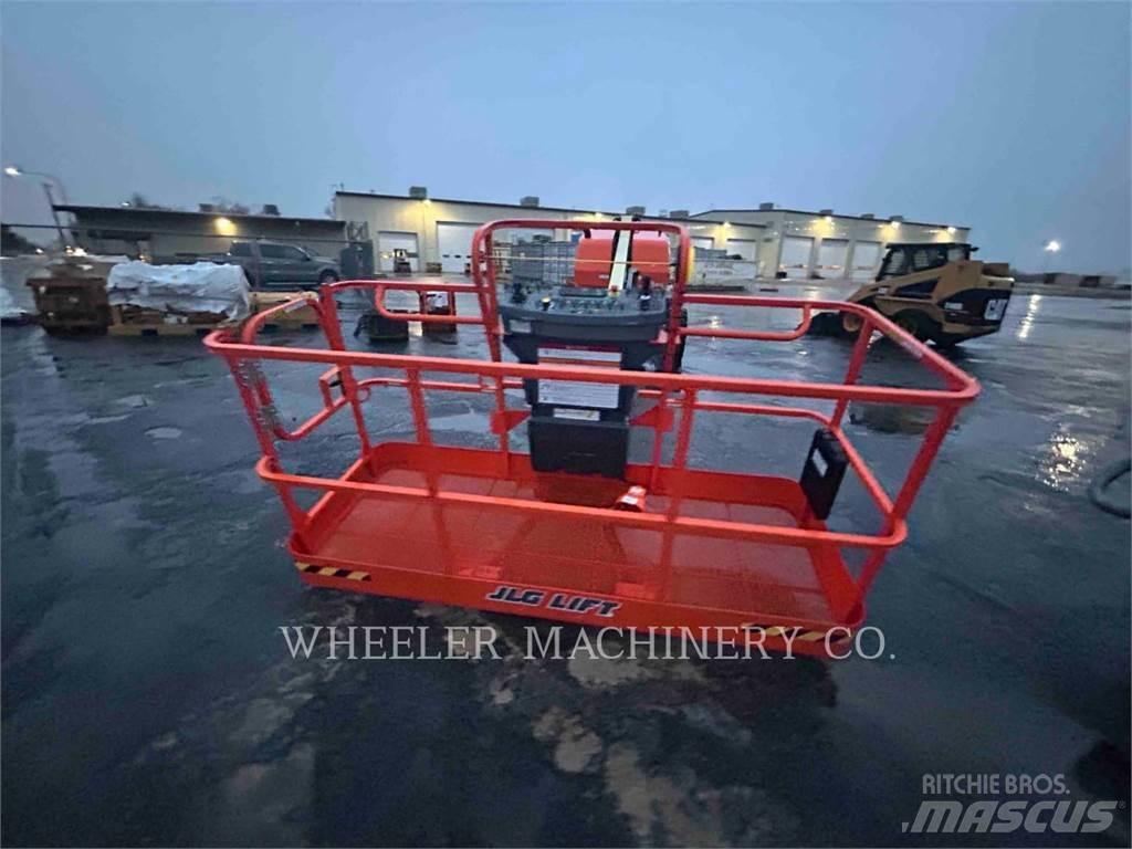 JLG 460SJ SP Karos emelők
