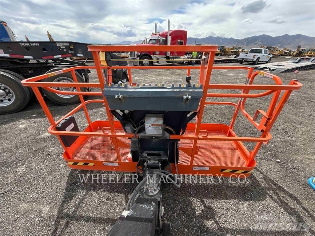 JLG 460SJ SP Karos emelők