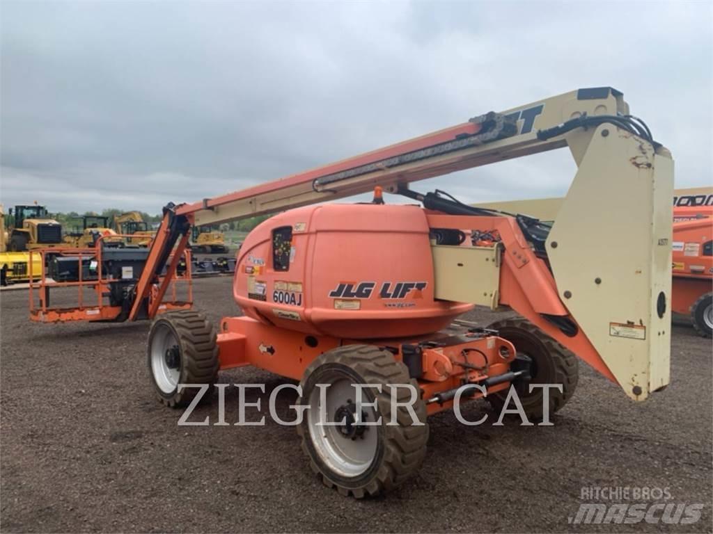 JLG 600AJ Karos emelők