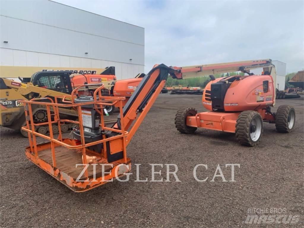 JLG 600AJ Karos emelők
