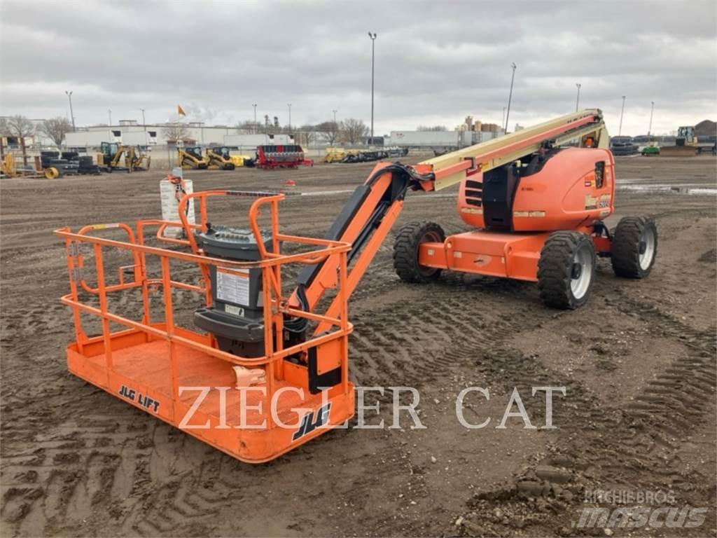 JLG 600AJ Karos emelők