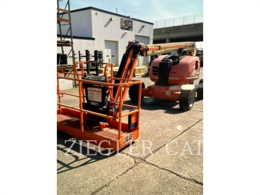 JLG 600AJ Karos emelők