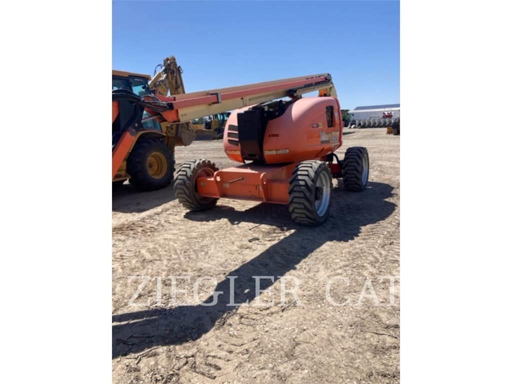 JLG 600AJ Karos emelők