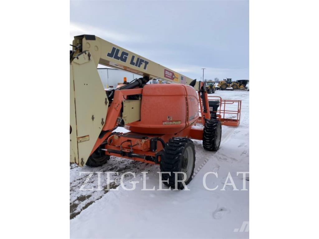 JLG 600AJ Karos emelők