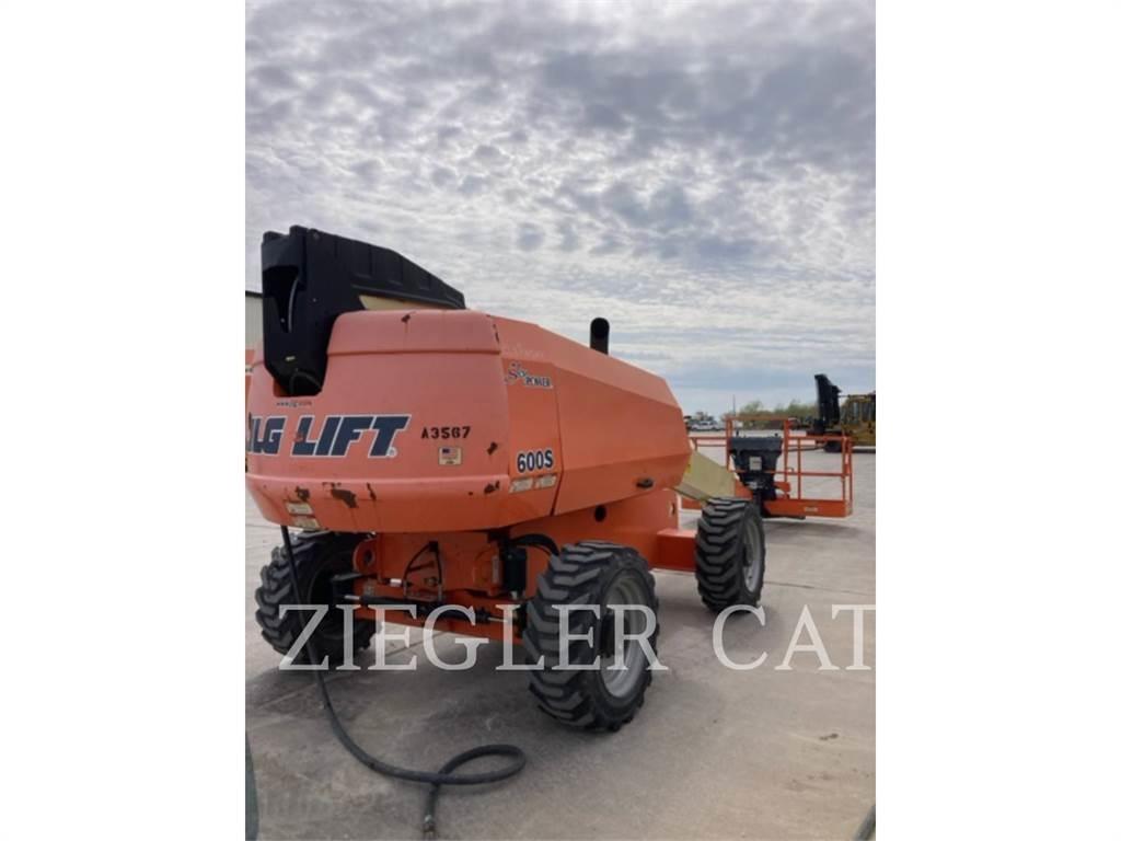 JLG 600S Karos emelők