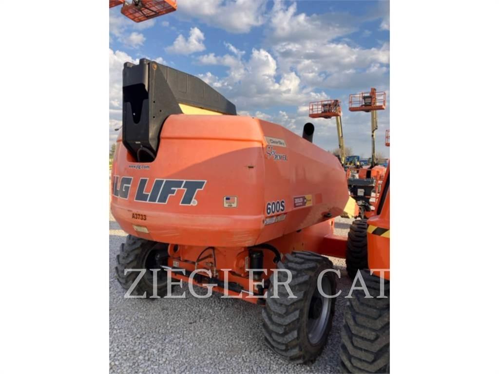 JLG 600S Karos emelők