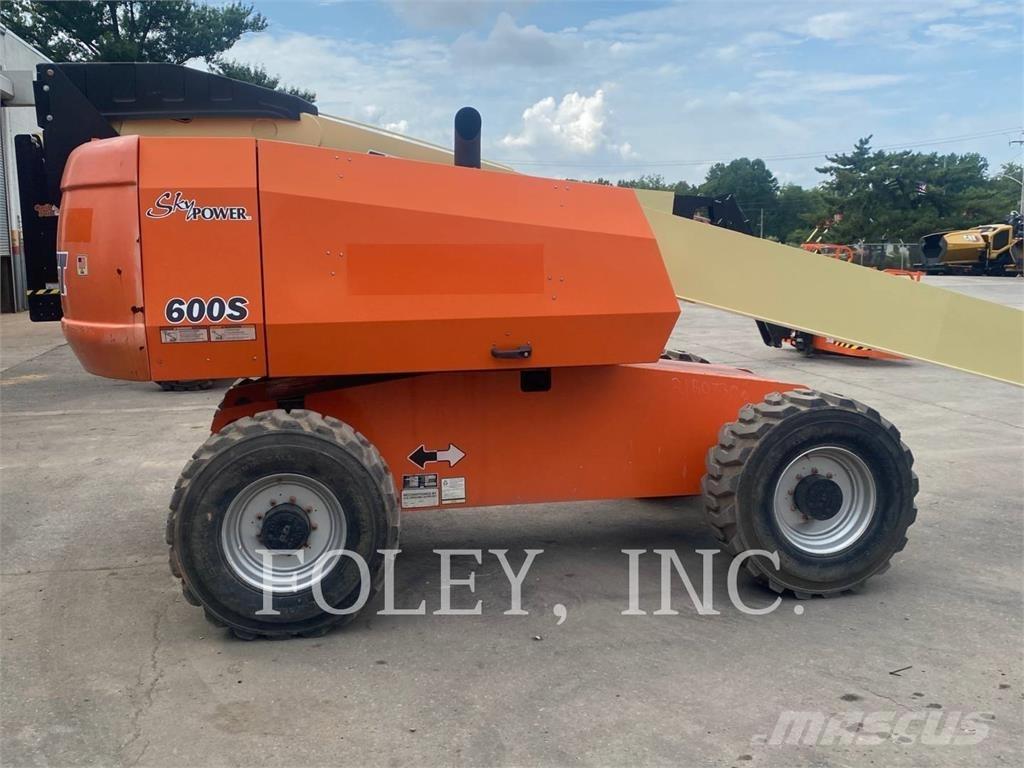 JLG 600S Karos emelők