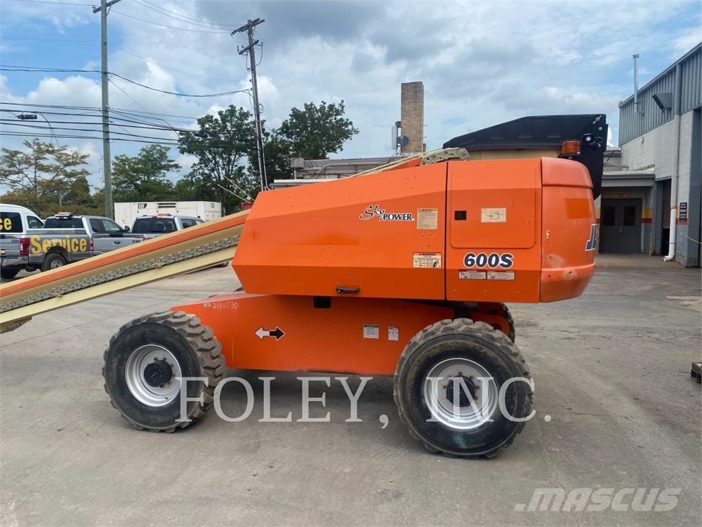 JLG 600S Karos emelők
