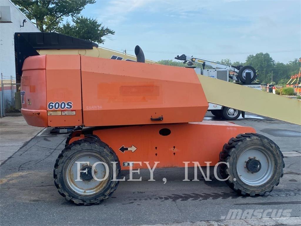 JLG 600S Karos emelők