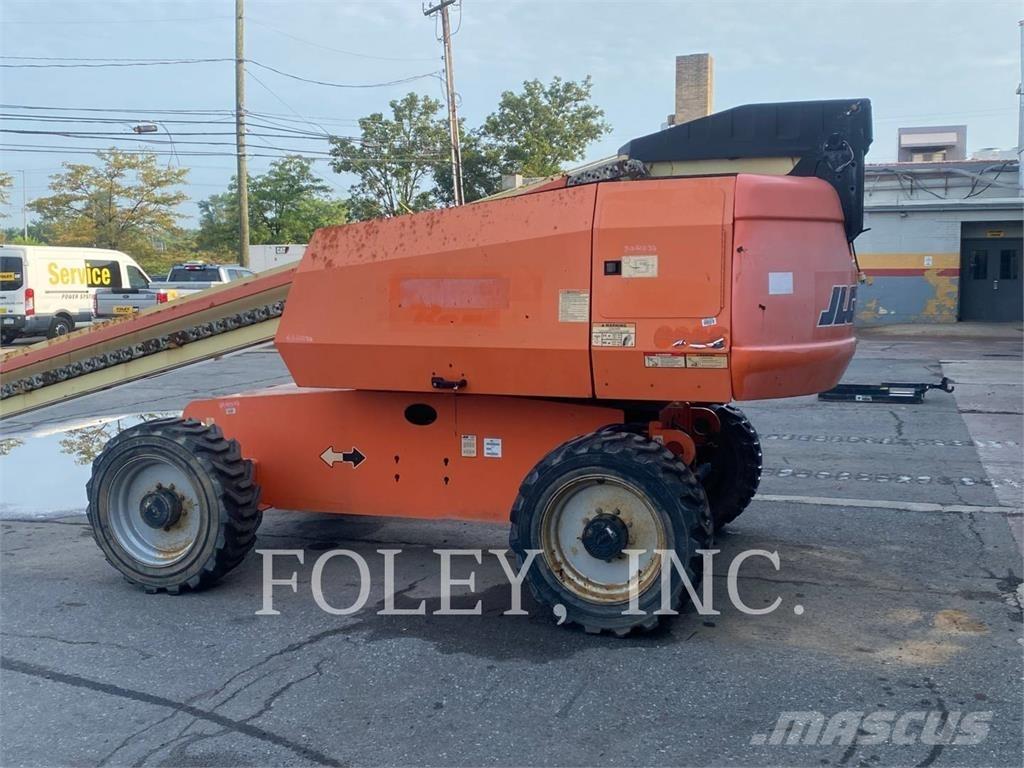 JLG 600S Karos emelők