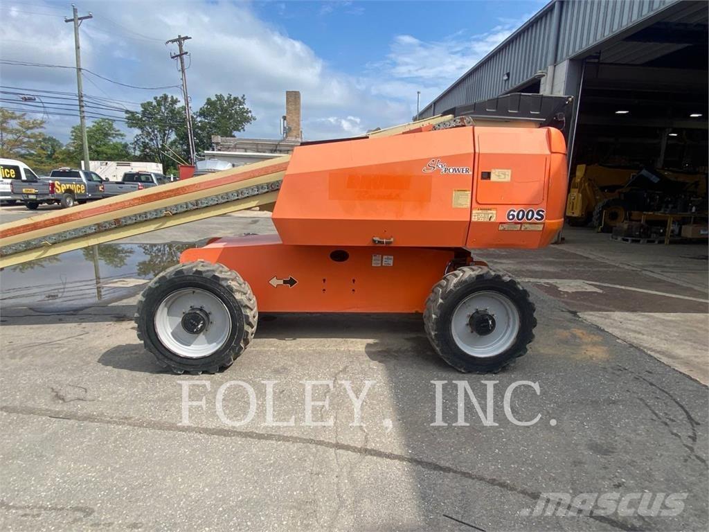 JLG 600S Karos emelők