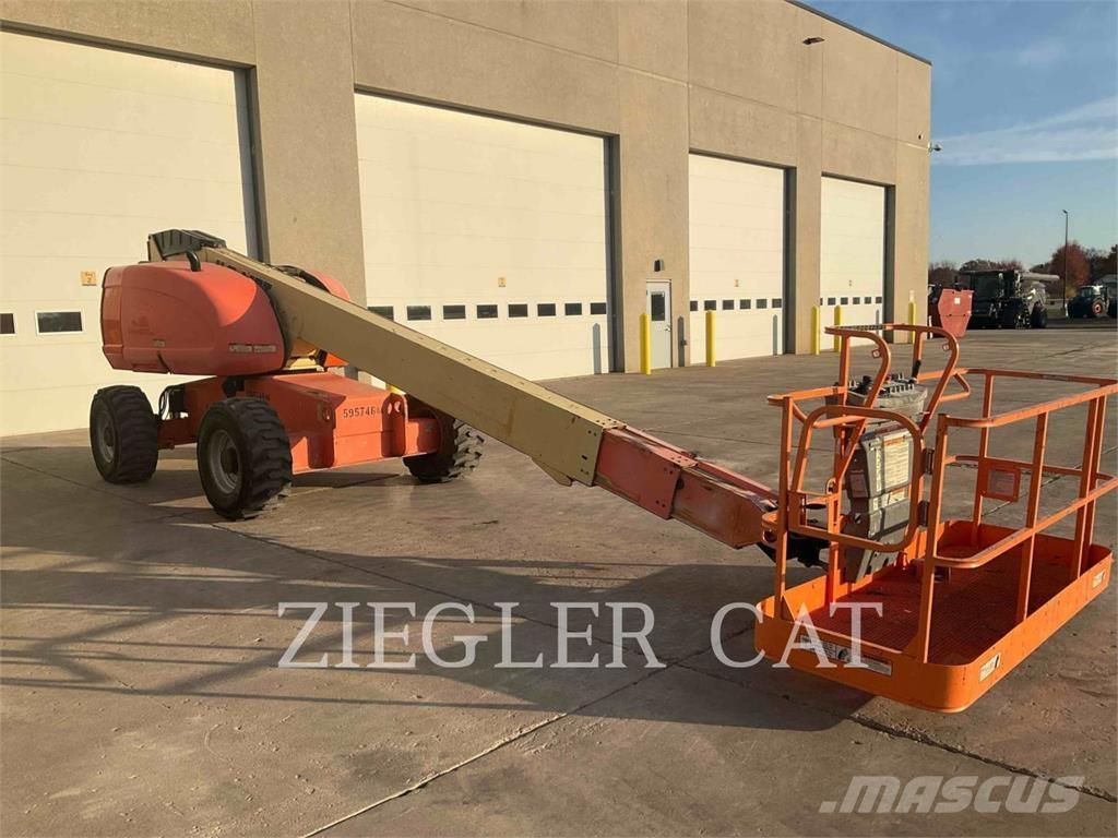 JLG 600S Karos emelők