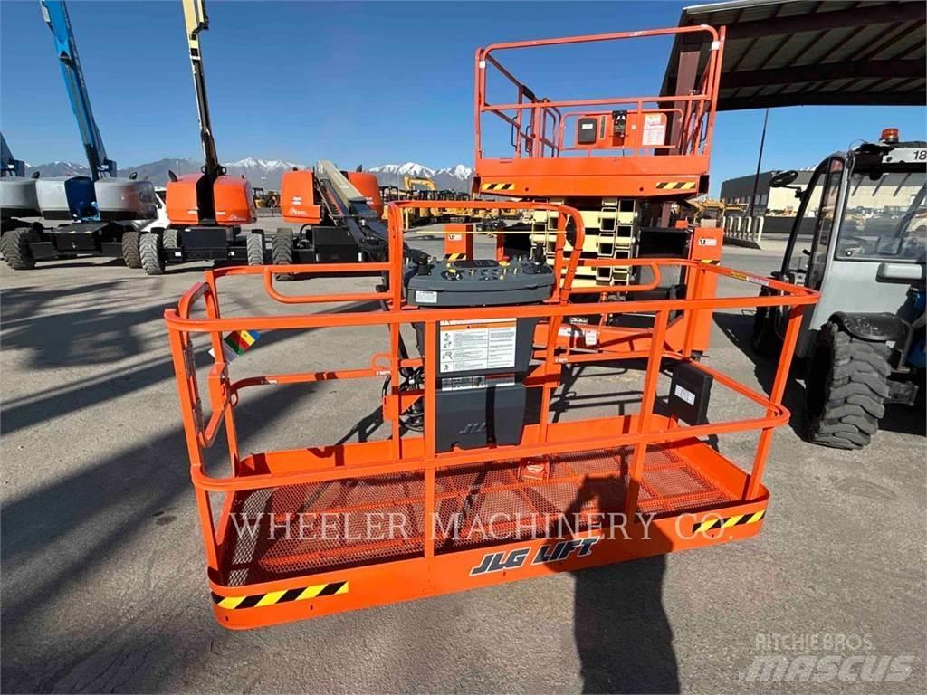 JLG 660SJ Karos emelők