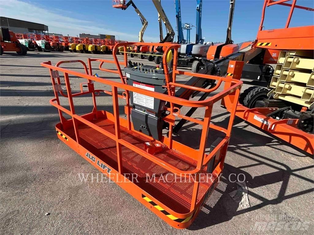 JLG 660SJ Karos emelők