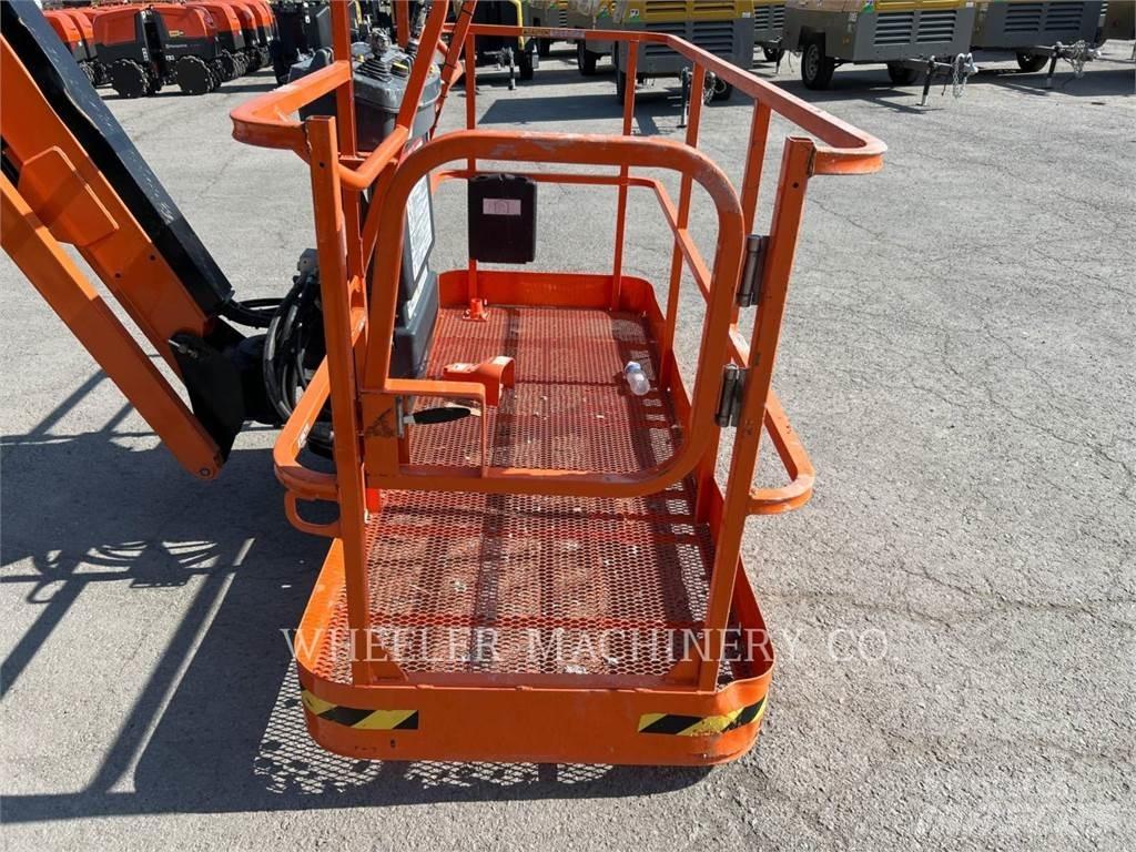 JLG 660SJ SP Karos emelők