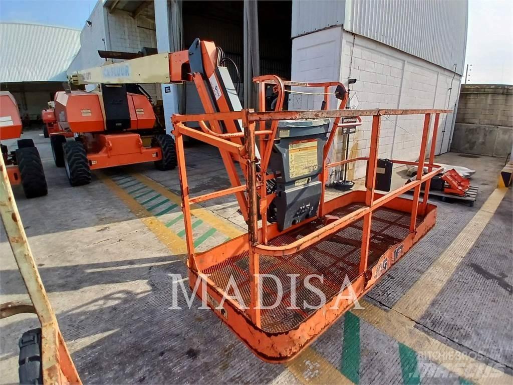 JLG 800 AJ Karos emelők