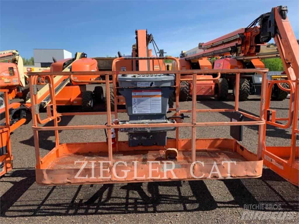 JLG 800AJ Karos emelők