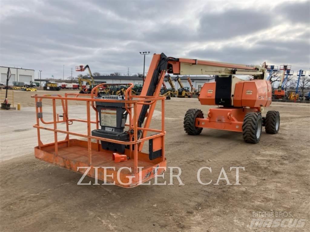 JLG 800AJ Karos emelők