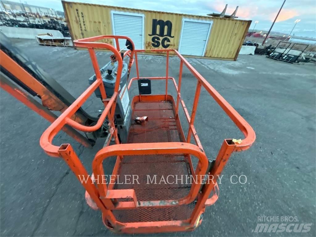 JLG 860SJ Karos emelők