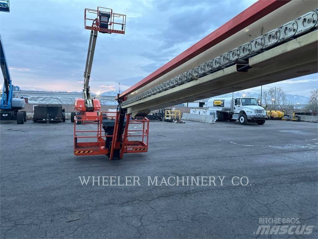 JLG 860SJ Karos emelők
