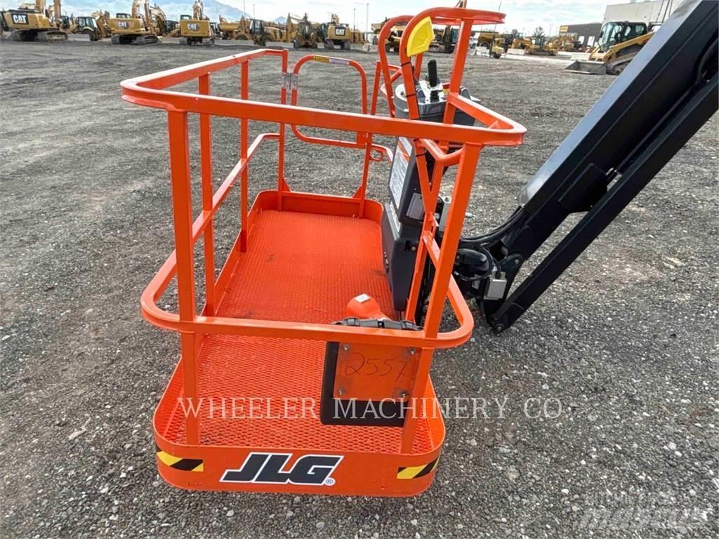 JLG 860SJ Karos emelők