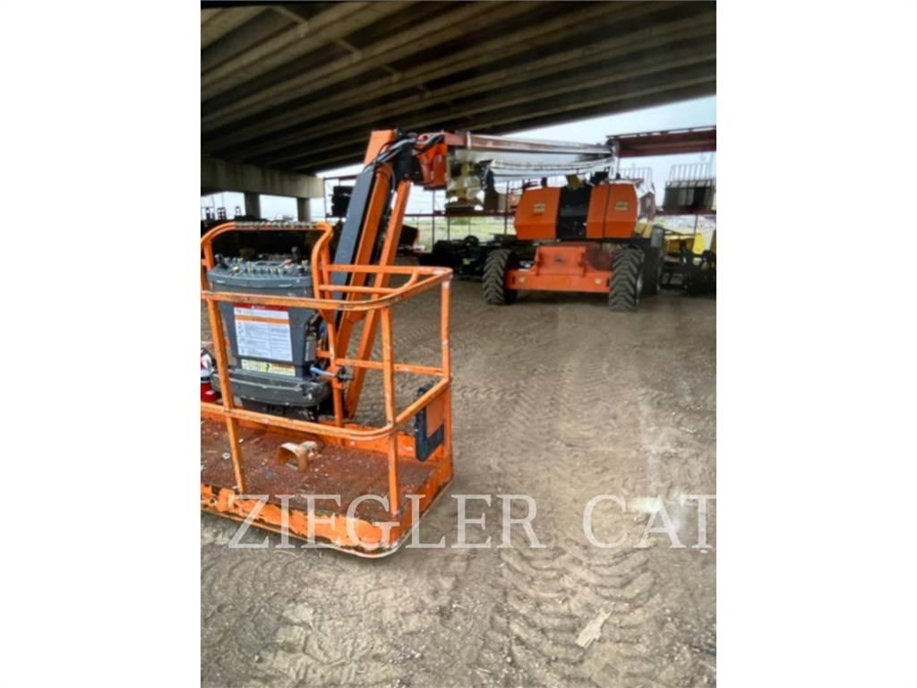 JLG 860SJ Karos emelők