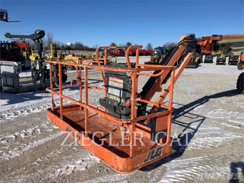 JLG 860SJ Karos emelők