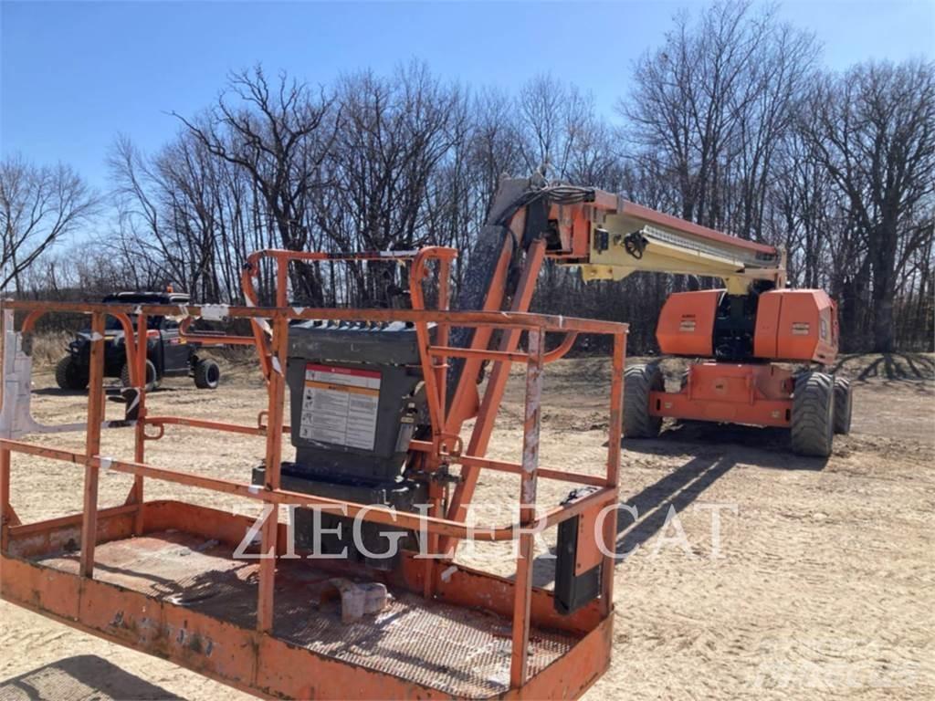 JLG 860SJ Karos emelők
