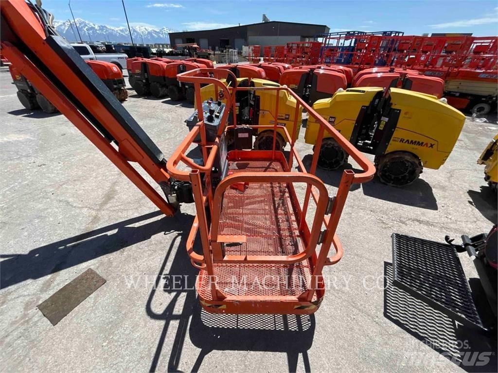 JLG 860SJ SP Karos emelők