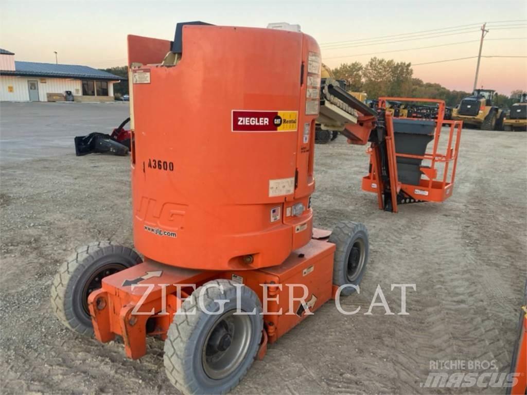JLG E300AJP Karos emelők