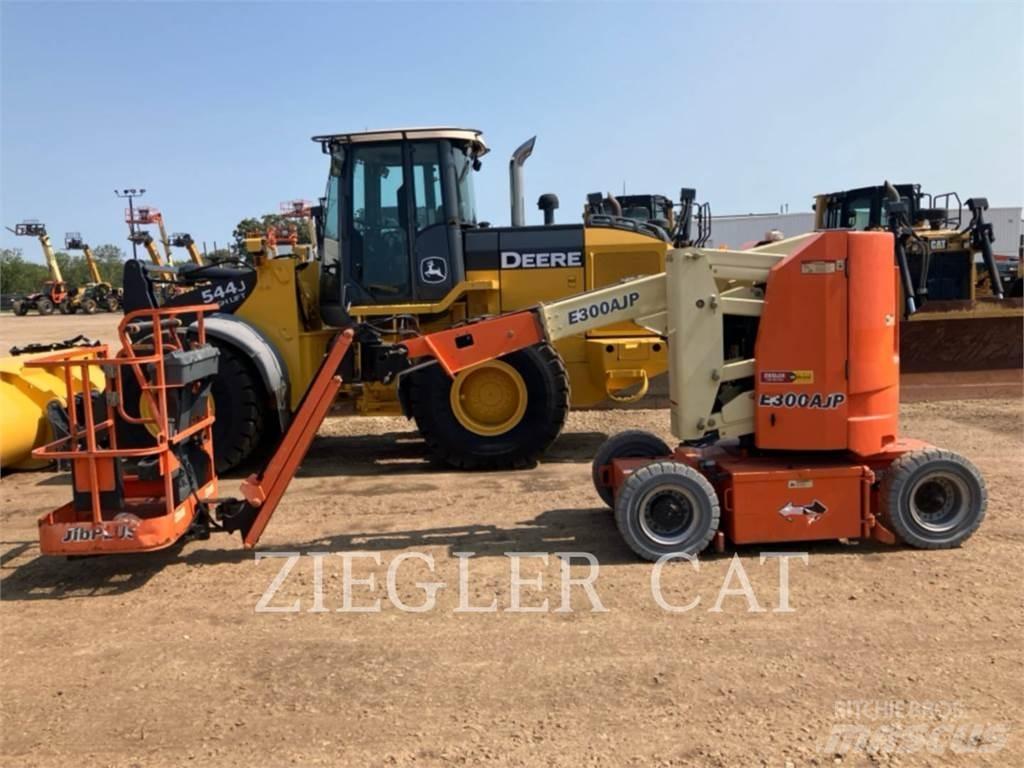 JLG E300AJP Karos emelők