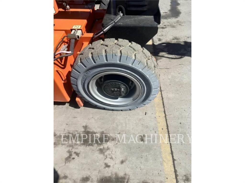 JLG E300AJP Karos emelők