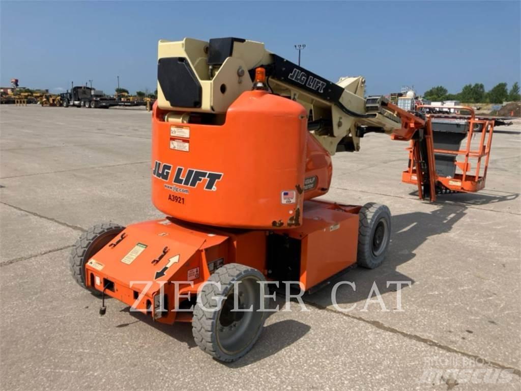 JLG E400AJPN Karos emelők